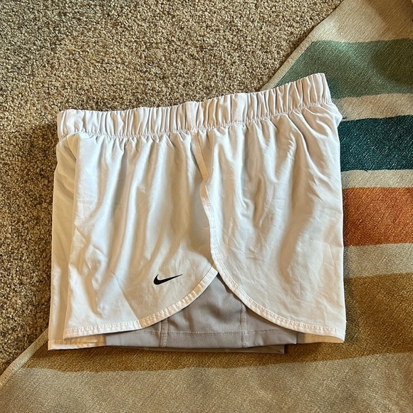 Nike shorts w built in spandex - Picture 5 of 5